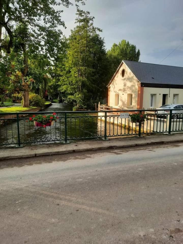 فيلا Au Clair Matin Sur L'Yeres Sept-Meules المظهر الخارجي الصورة